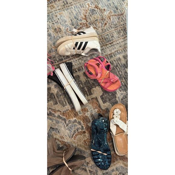 Lot of Girls Shoes (21 pairs) Sizes 1-7 - Picture 7 of 8